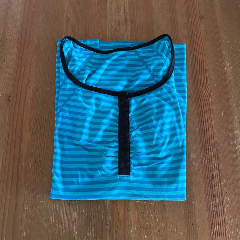 lulu long sleeve sz 4